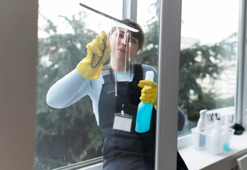 Nettoyage de vitres intérieures et extérieures à Lussan